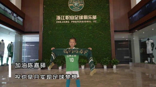 女人扒开大腿让男人捅